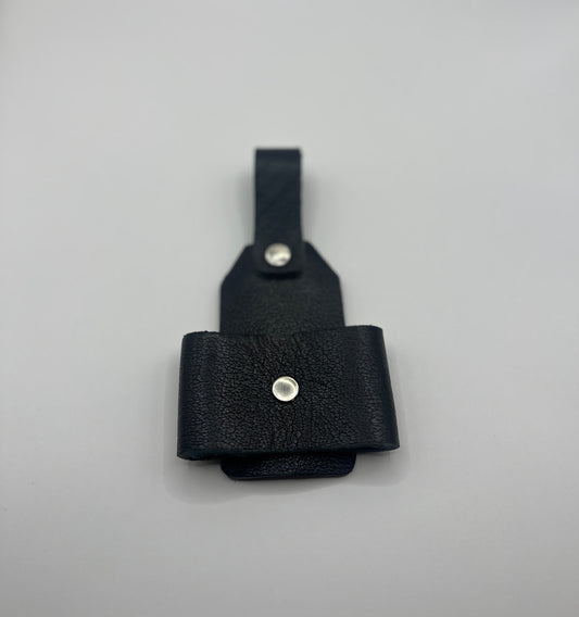 Vorderseite eines schwarzen robusten Zangenhalters