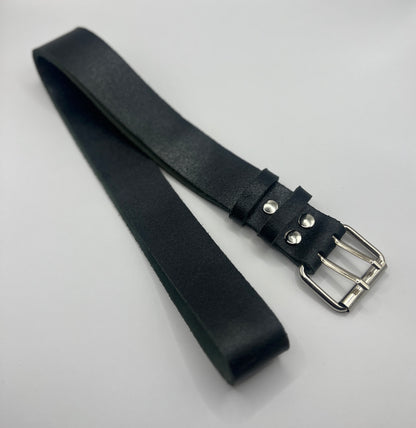 Schwarzer Ledergürtel mit zwei Faltschließen