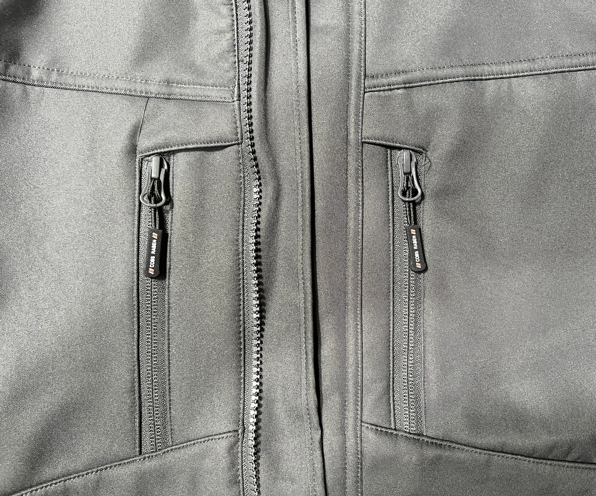 Brustbereich mit zwei Napoleontaschen