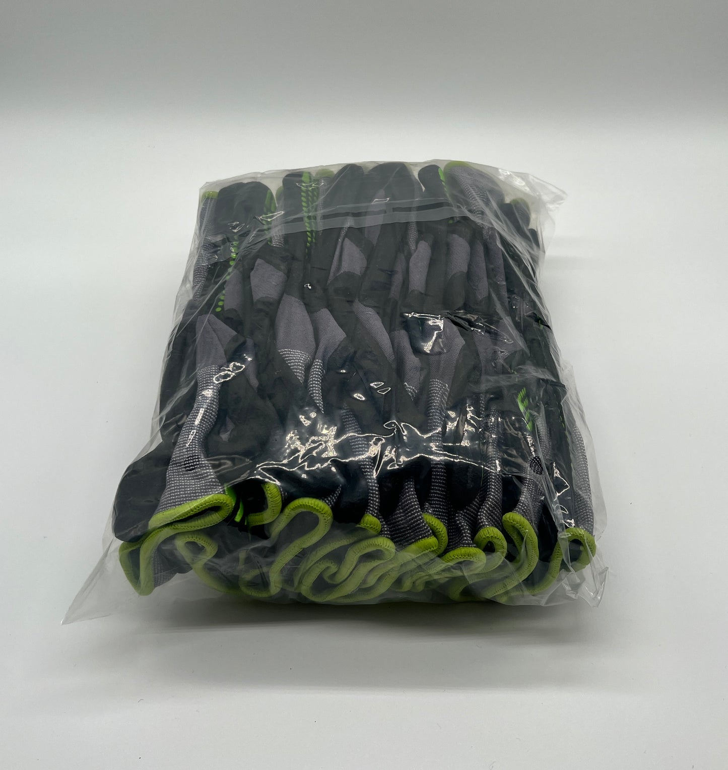 Super flexibler Handschuhpack  in schwarz/grauer Farbe mit grünen Noppen