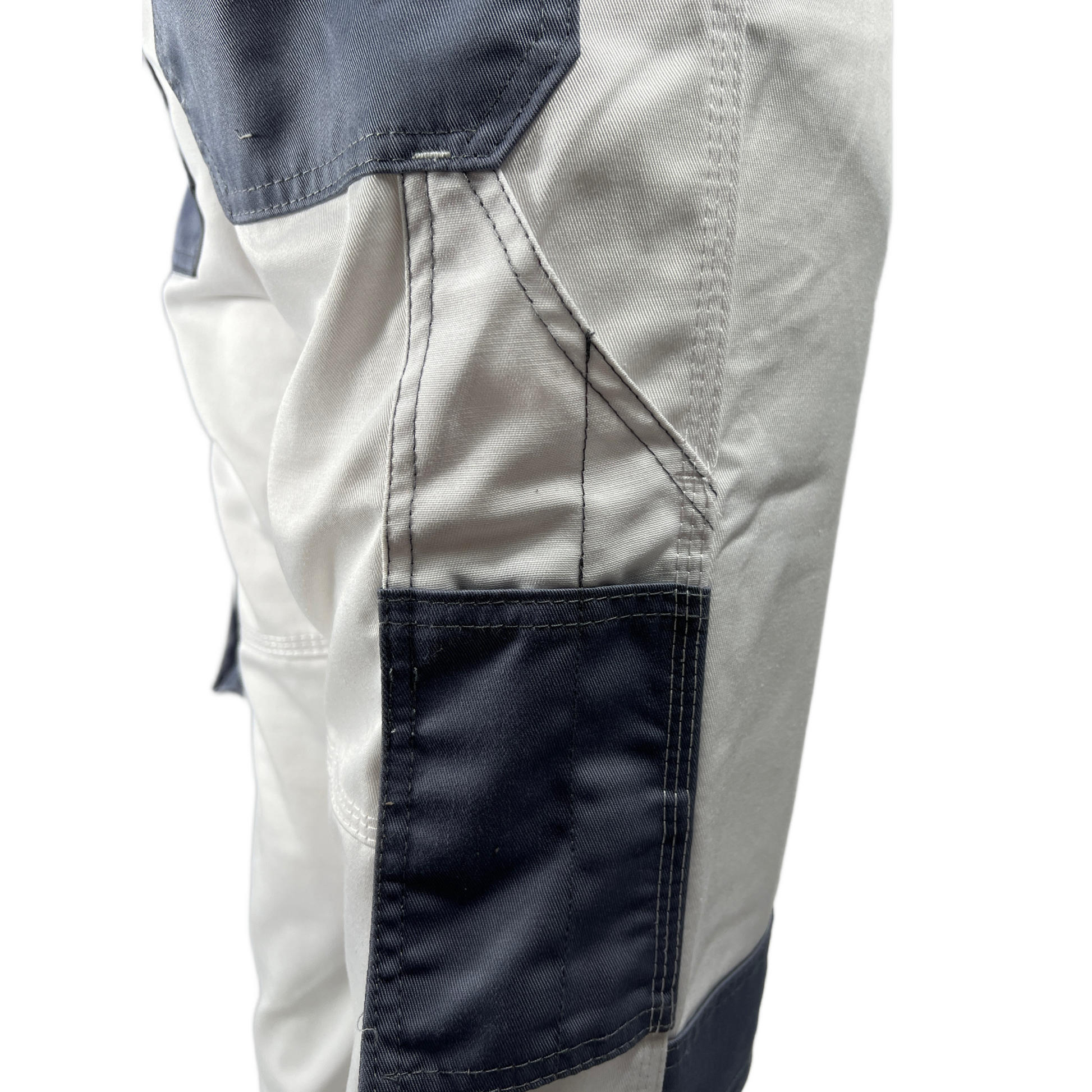 Zollstocktasche einer weißen Arbeitshose